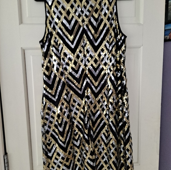 Dres - Picture 2 of 3